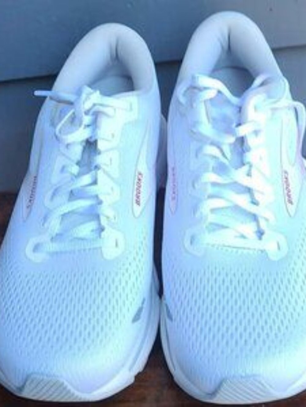 Brooks Womens Ghost White Pink Running Shoes size 11 NWOT